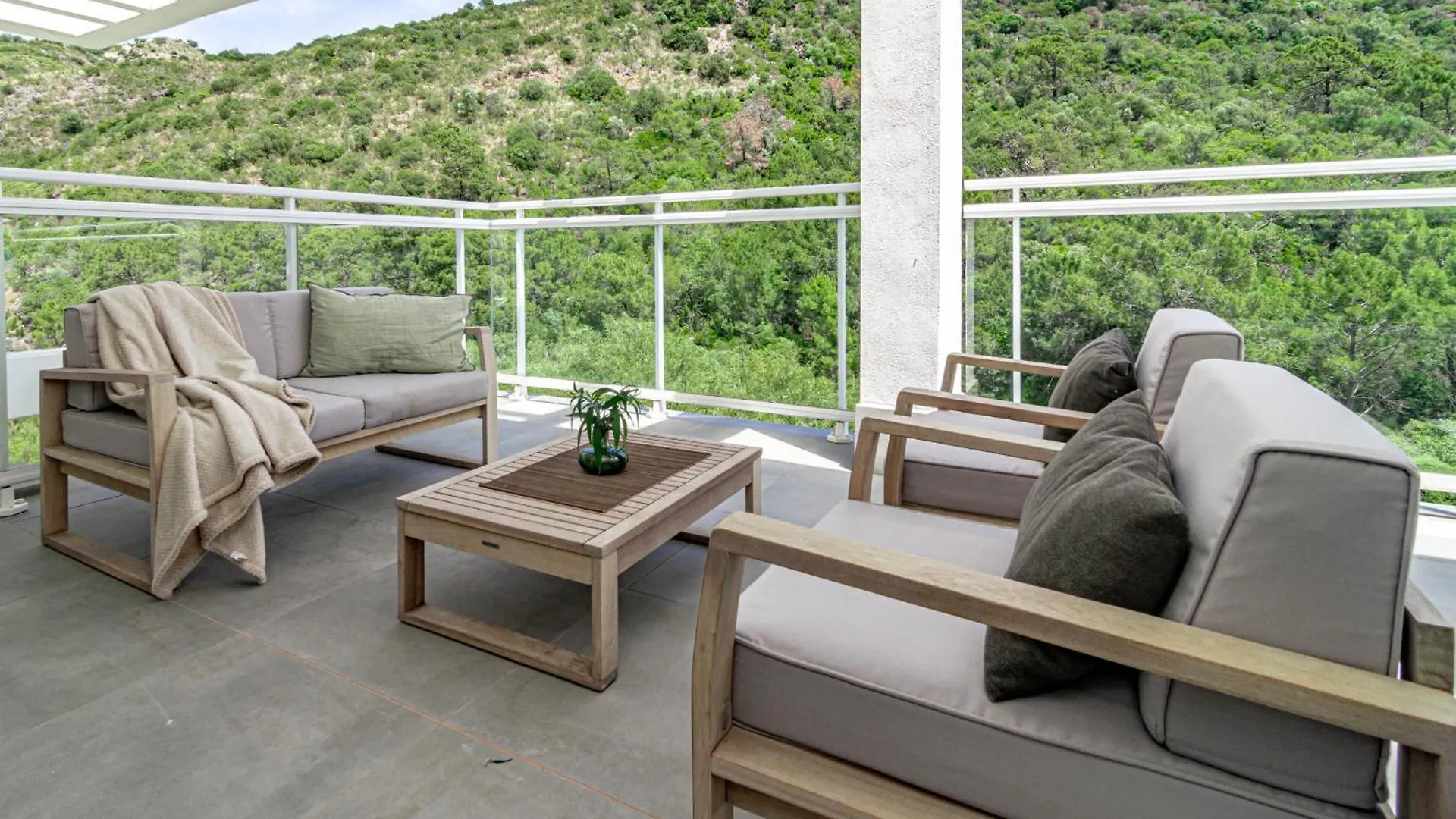 Rib3- Spacious Holiday Home In Benahavis Spain